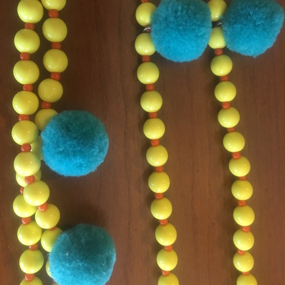 NWOT Pom necklace - Trendy double strand - Picture 2 of 7